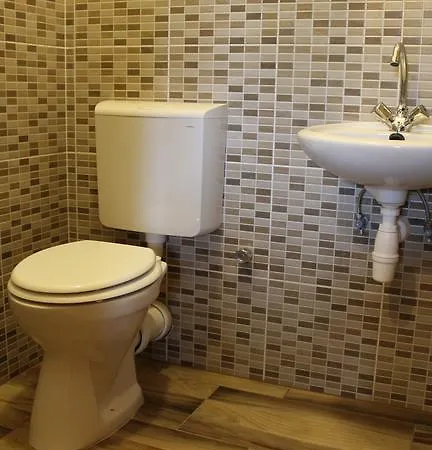 Petita Apartman דירה