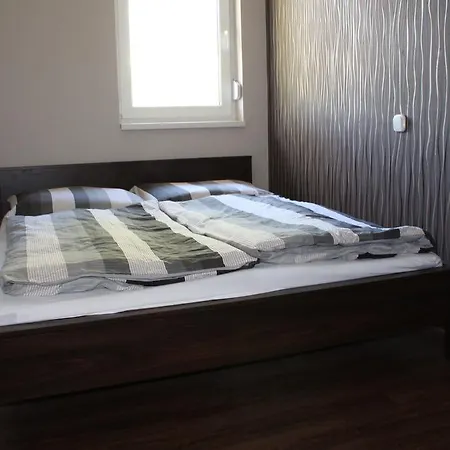 Petita Apartman * שיופוק