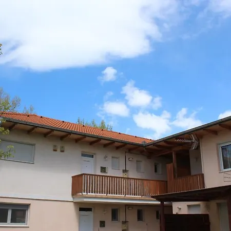 Petita Apartman דירה שיופוק