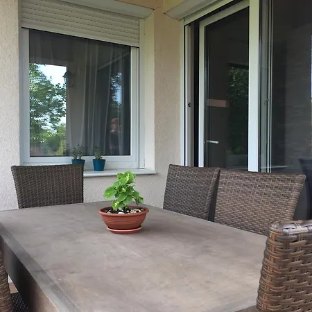 Petita Apartman דירה שיופוק